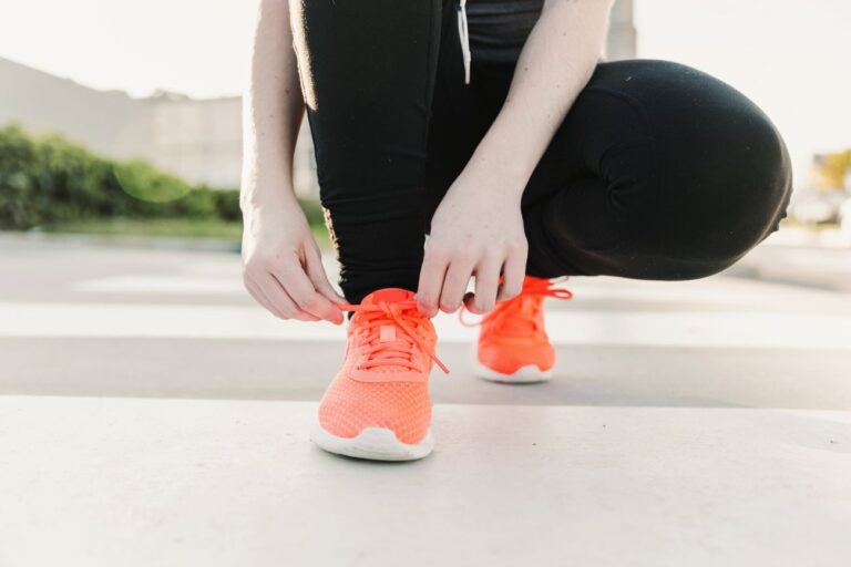 Buty sportowe damskie – wygodna i modna opcja dla aktywnych kobiet